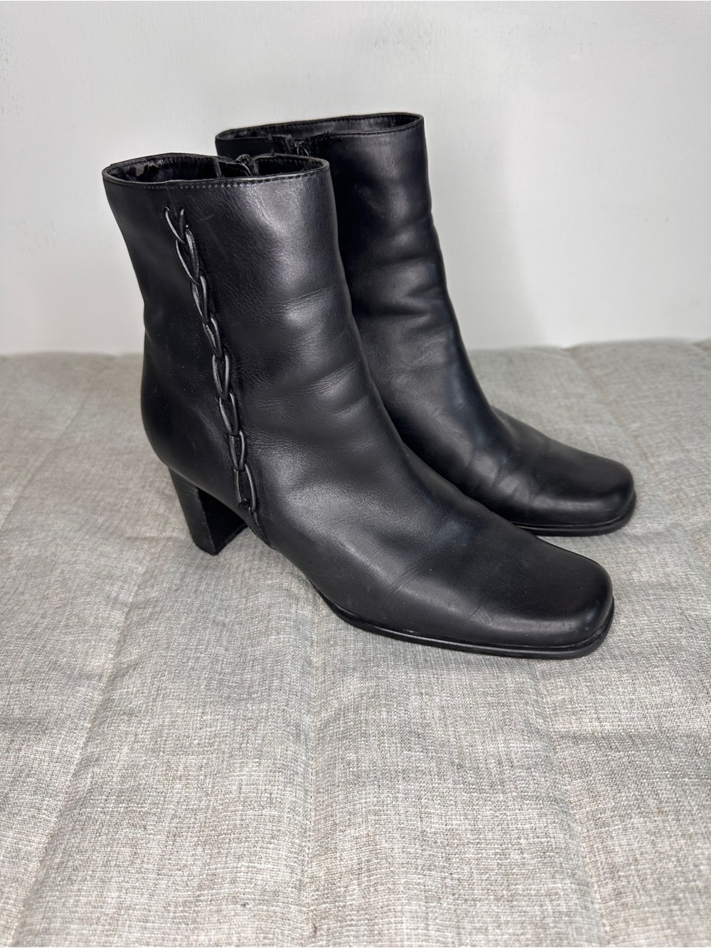 St.John's Bay Leather Ankle Boots Women's size 8 Booties
